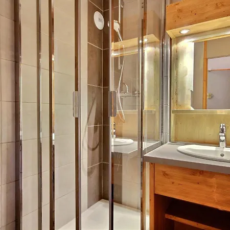 Renove Avec Balcon, Au Pied Des Pistes Et Proche Commerces - Belle Plagne - Fr-1-455-35 Hotell